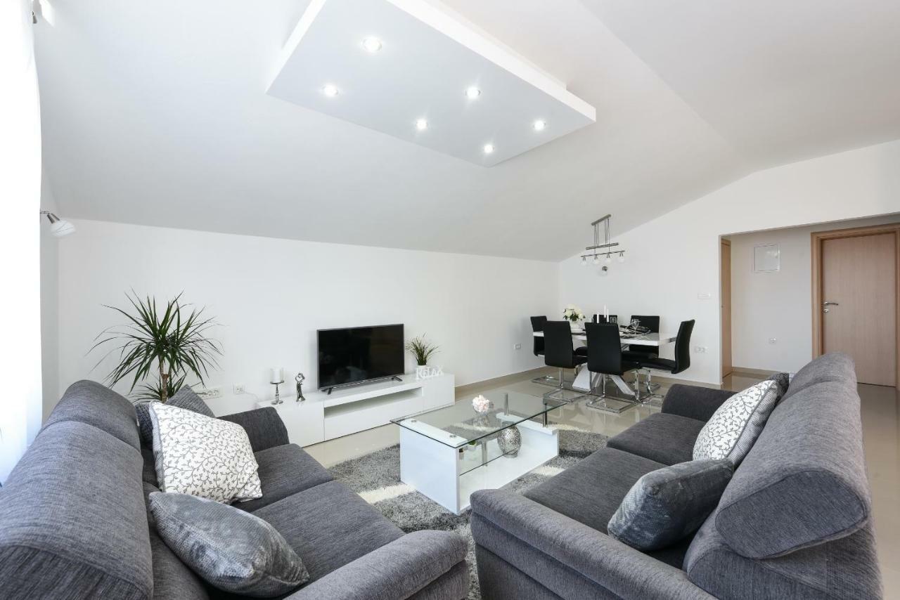Apartma Monika - Private Terrace & Parking *