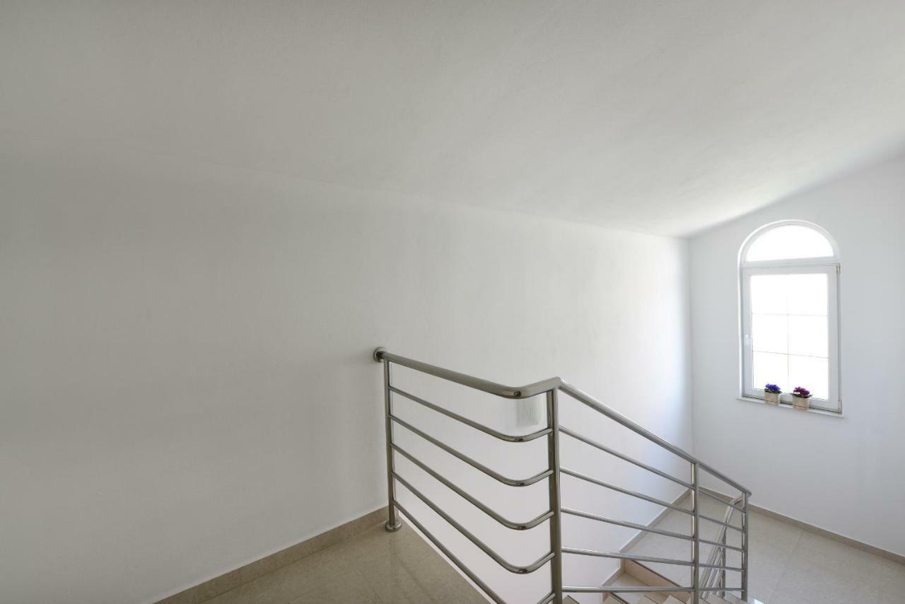 Monika - Private Terrace & Parking Apartma